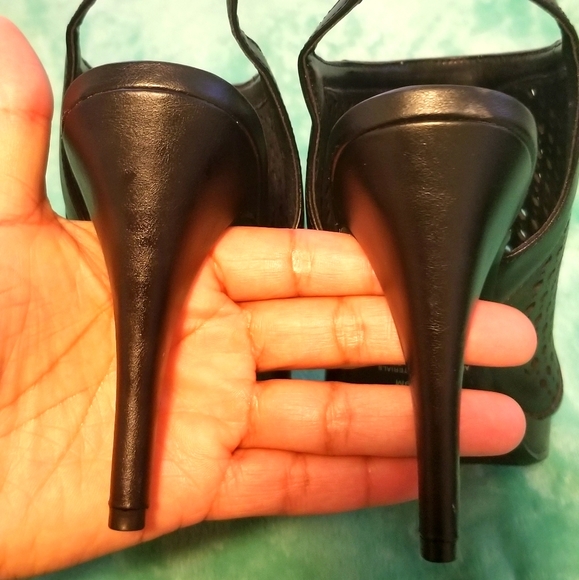 Heels - Picture 4 of 6